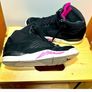 NIKE Vibrant Black and Pink kids Sneakers